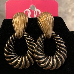 SASSY JONES VINTAGE PAIR OF EARRINGS. ( Gold, Black)